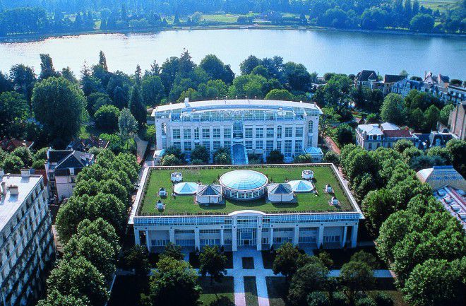 Ce liieu magique au centre de la France, le Vichy Spa Hôtel les Célestins, conçu par le cabinet d’architectes Douat Harland & Associés a ouvert ses portes en 1993. Ce liieu magique au centre de la France, le Vichy Spa Hôtel les Célestins, conçu par le cabinet d’architectes Douat Harland & Associés a ouvert ses portes en 1993.