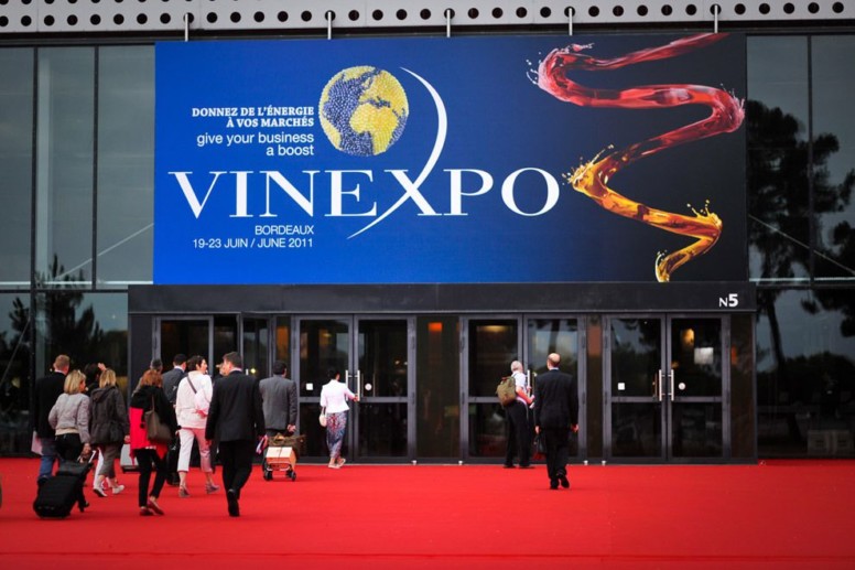 Dynamiser vos marchés, c’est l’objectif que Vinexpo offre à la profession à Bordeaux du 19 au 23 juin 2011. Tout est mis en oeuvre pour que le salon international du vin et des spiritueux soit, à nouveau, le moment fort de l’année et donne de l’énergie aux marchés du vin et des spiritueux. Dynamiser vos marchés, c’est l’objectif que Vinexpo offre à la profession à Bordeaux du 19 au 23 juin 2011. Tout est mis en oeuvre pour que le salon international du vin et des spiritueux soit, à nouveau, le moment fort de l’année et donne de l’énergie aux marchés du vin et des spiritueux.