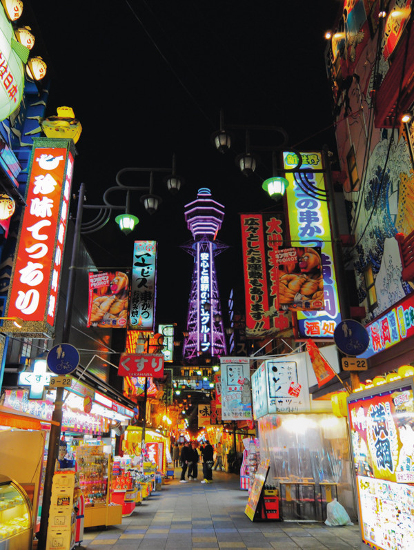 Tsutenkaku Tower in Shinsekai_PKOM