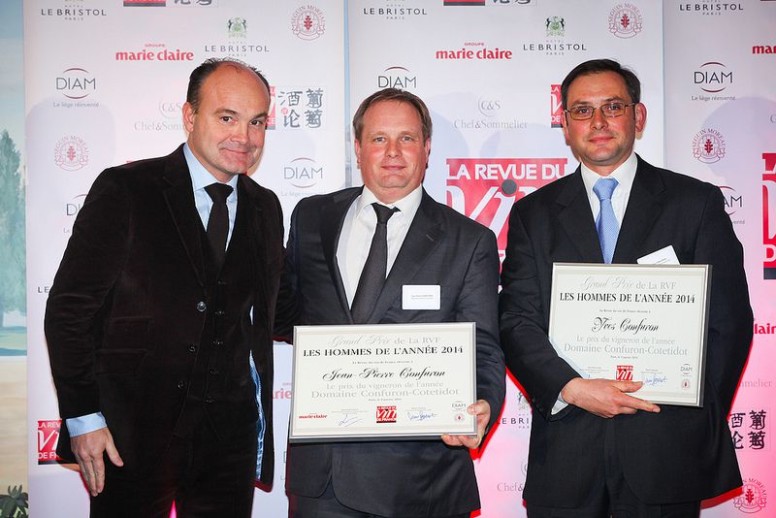 Olivier Poussier, Jean-Pierre et Yves Confuron lors de la remise des trophées- Domaine Confuron-Cotetidot à Vosne-Romanée - Les Vignerons de l'année - Crédit photo Régis Grman