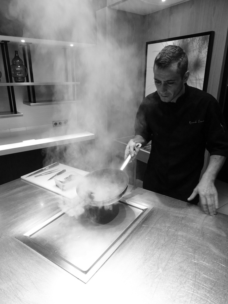 Ricardo Lucio, chef du restaurant le Cinq Codet expérimente la