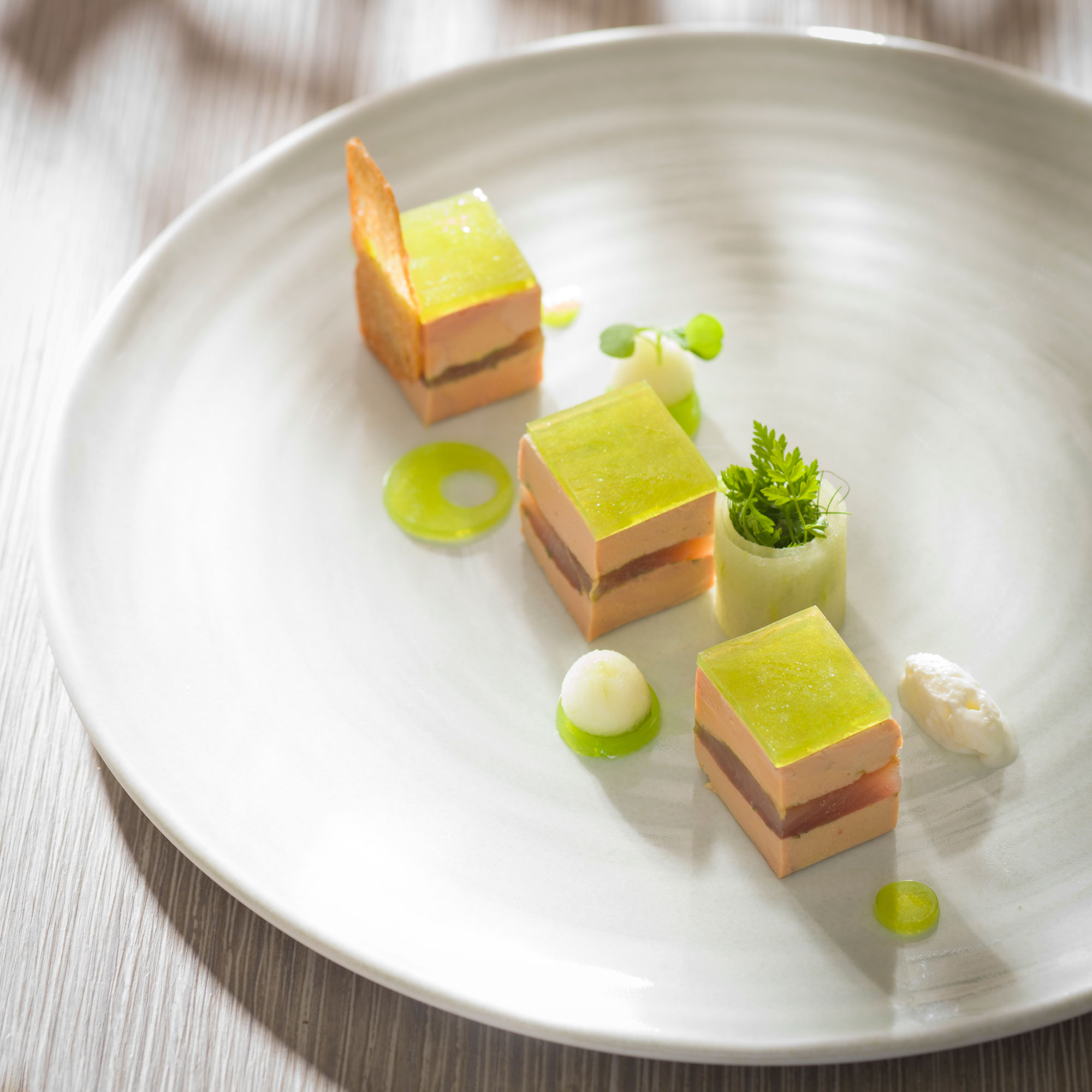Pressé de foie gras de canard et féra fumée - Arts & Gastronomie