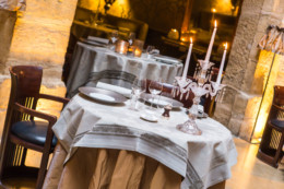 Table dressée du restaurant Anthony Bonnet de Cours des loges à Lyon