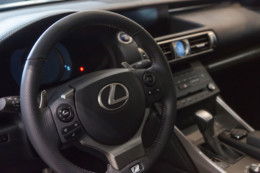 Habitacle de la nouvelle Lexus 300 H Hybride disponible dans les concession de Lyon nord et sud