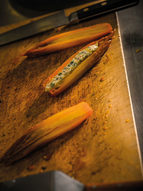 Endive, safran, crème aux herbes, vinaigre de citron