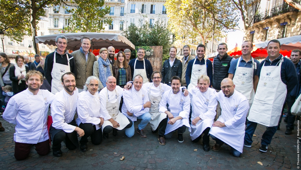 Plusieurs chefs Relais & Châteaux et producteurs réunis à l'occasion de l'évènement «Allons au marché avec les chefs Relais & Châteaux» qui aura cette année lieu le dimanche 25 septembre 2016_©Thomas-Bismuth