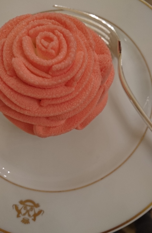 Rose Saint-Valentin : Rose, citron et menthe ciselée