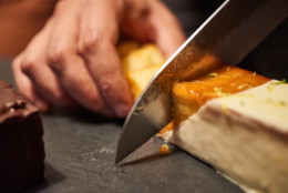 Boutique et pâtisserie Sens Gênes à lyon 3ème, Ghislain et François en action sur la fabrication du biscuit Sens Gênes