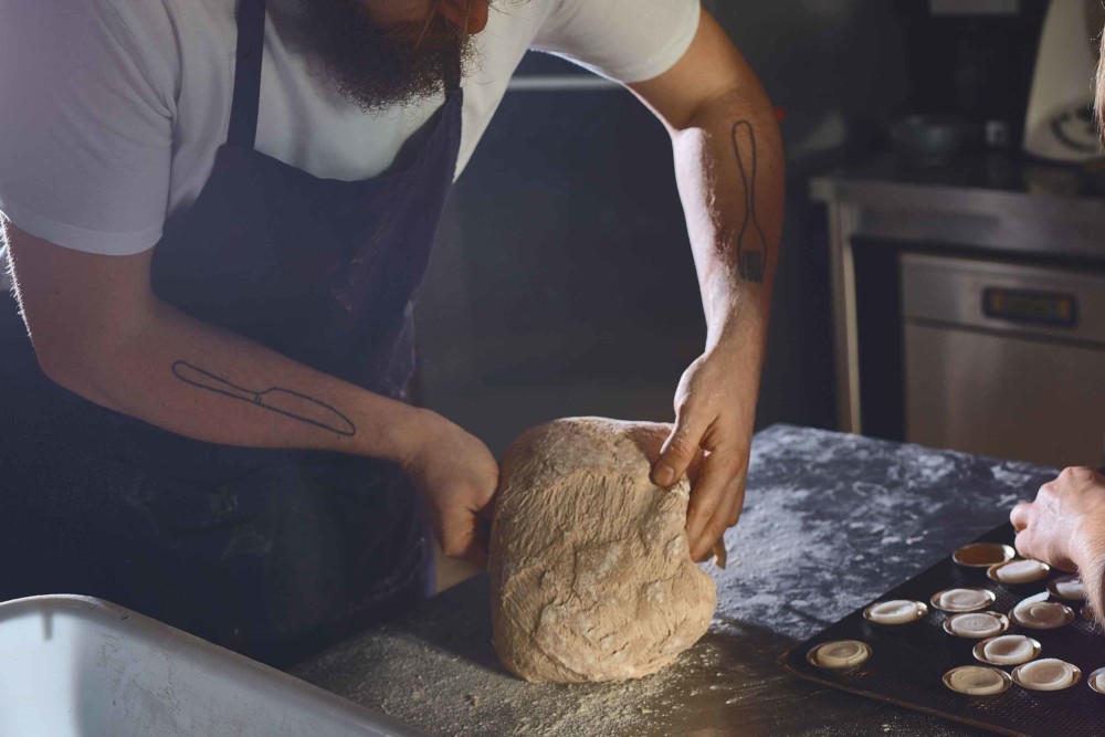 L’Auberge du Vert Mont possède son propre puits dont l’eau est utilisée pour fabriquer du pain au levain maison.