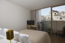 hôtel de la villeon à tournon sur rhône en ardèche, proche de tain l'hermitage. Hôtel 4 étoile luxe et charme confidentiel.