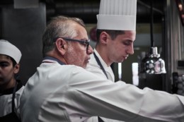 Joseph Viola, chef MOF des bouchons lyonnais daniel et denise à Lyon.