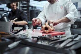 Christophe Roure, chef 2 étoile michelin du restaurant le Neuvième Art dans le 6ème arrondissement de lyon et meilleur ouvrier de france