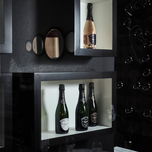 Champagne Lombardi, chai à Lyon sur la presqu'île dans le 2ème arrondissement créé par Stéphane Lombardi. Magnifique champagne qu'il est possible d'acheter et déguster sur place à Lyon.