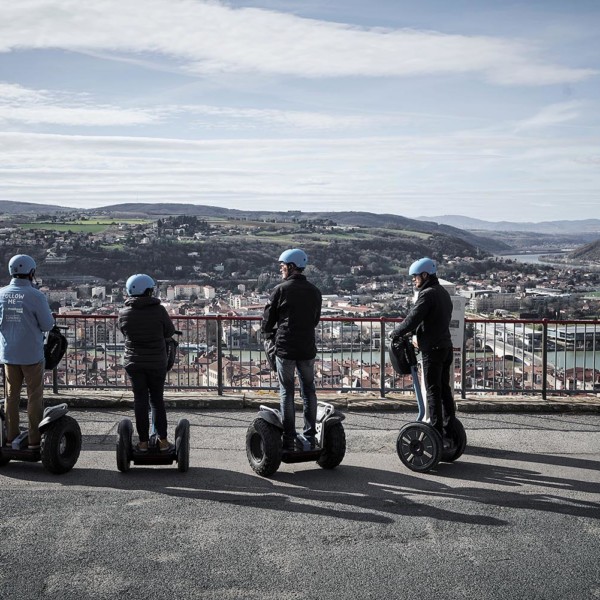 Mobilboard, segway, gyropode de Condrieu, balade gourmande et épicurienne dans Vienne et les vignes pour découvrir le patrimoine, le vignoble et la gastronomie locale.