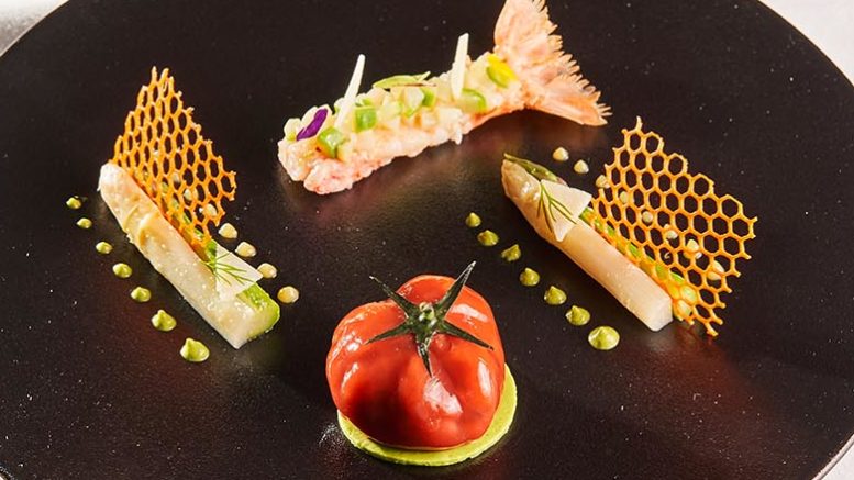 Tartare De Dorade Langoustine Rouge Comme Une Tomate Au