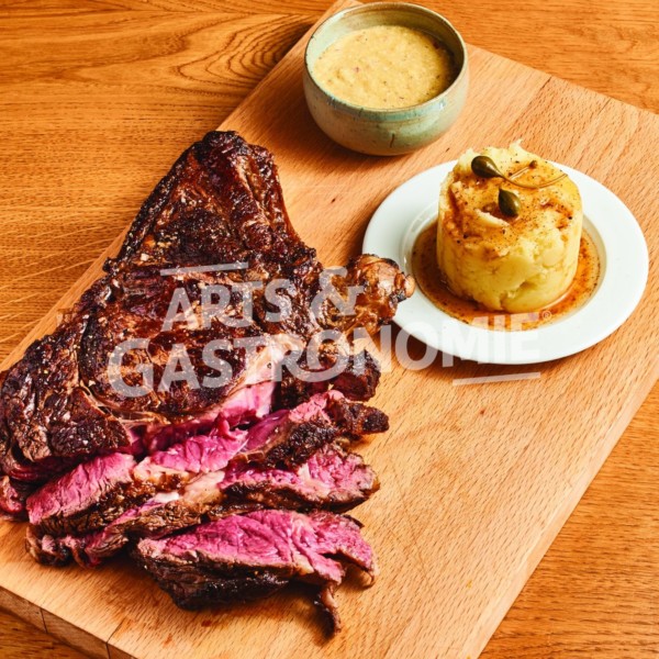 CÔTE DE BOEUF CHAROLAISE, Écrasé de Pommes de Terre au Vin Blanc SAUCE BÉARNAISE. Restaurant le café 2 la gare, chef Claude Barbet à Brignais dans le Rhône