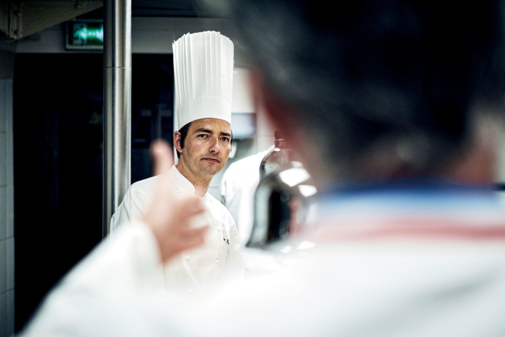 Olivier Reverdy chef des cuisines de La Mère Brazier aux côté de Mathieu Viannay