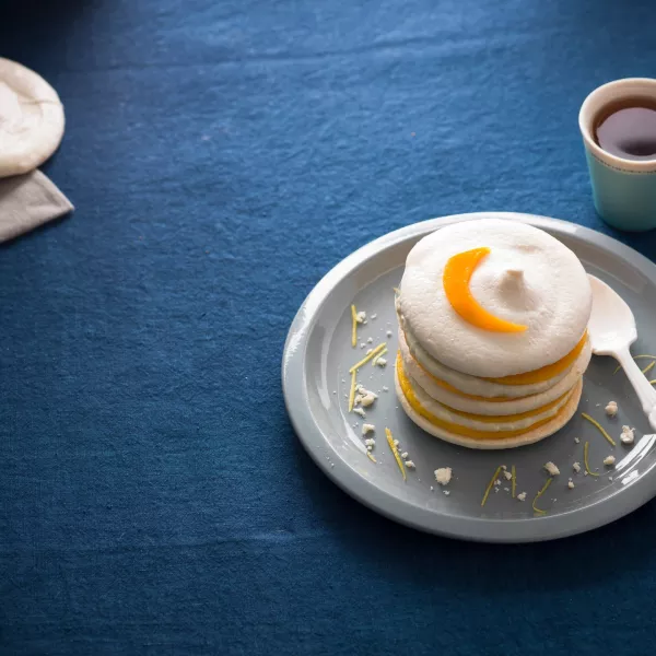 Millefeuilles de meringue aux fruits de saison