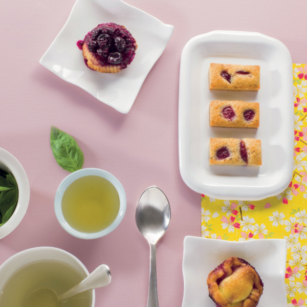 Tisane basilic Mini financier à la cerise & tatins de myrtilles