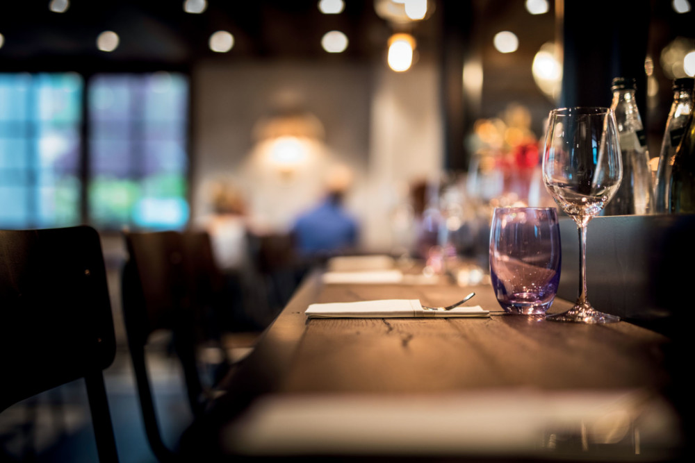 Le Bistrot 1903 En ré fé rence à l’anné e de cré ation de l’auberge, le bistrot 1903 propose un retour dans le passé avec les plats emblé matiques de l’Auberge du Pè re Bise. Le tout avec un vent de modernité et de fantaisie, à la sauce Sulpice.