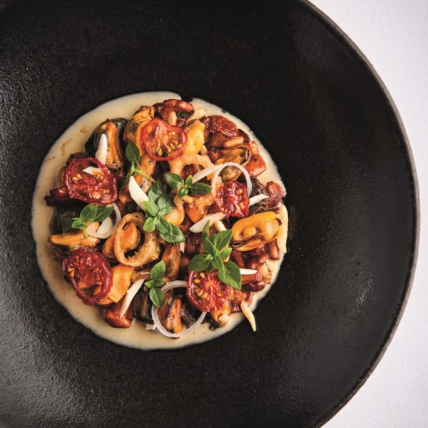 Girolles moules de bouchot et escargots