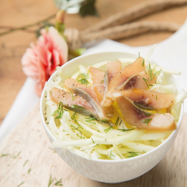 Salade de chou blanc aux harengs et aneth