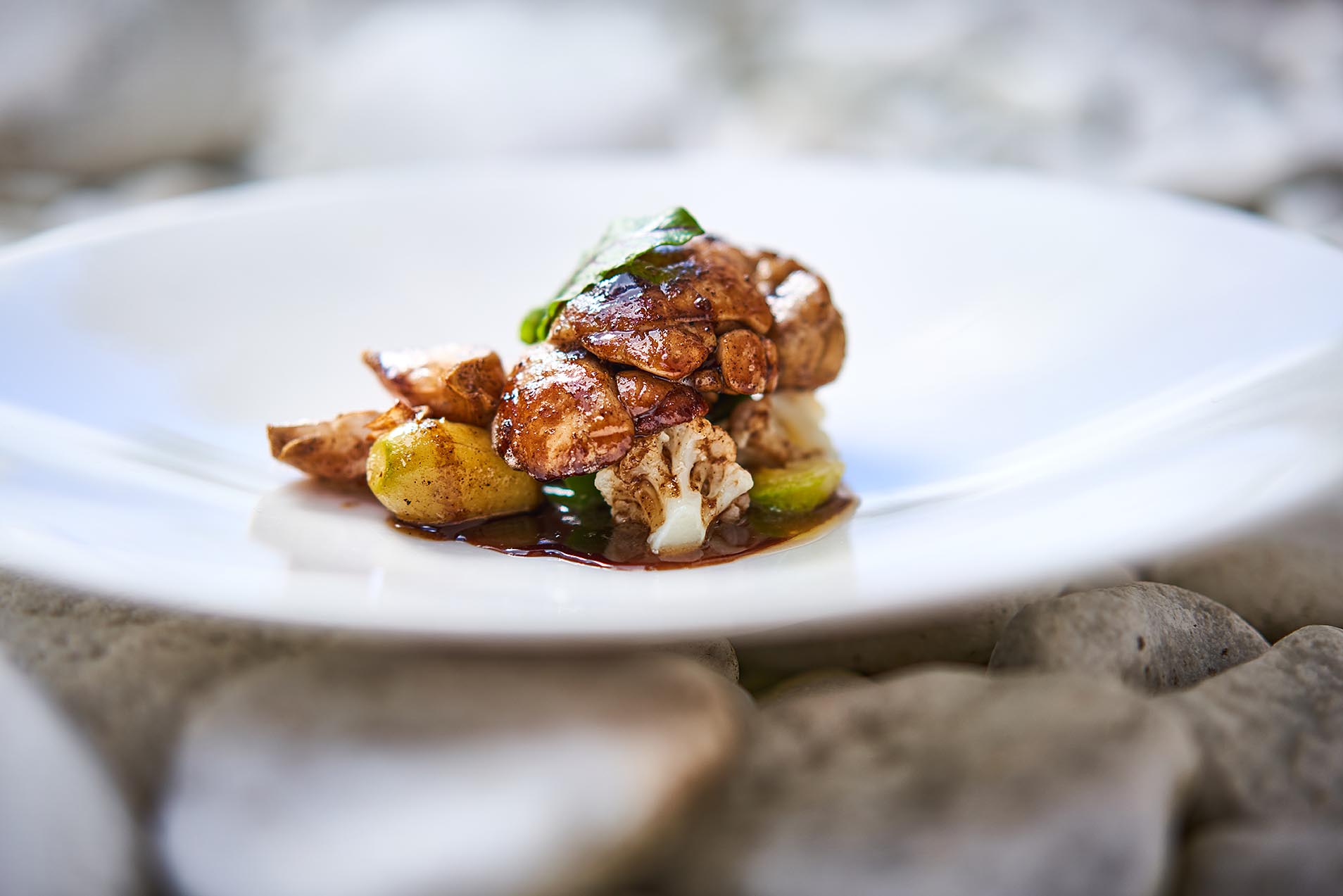 Pièce de ris de veau rôti et caramélisé dans un jus de vin gamay de la côte roannaise Arts Pièce de ris de veau rôti et caramélisé dans un jus de vin gamay de la côte roannaise Arts