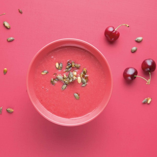 Gaspacho cerise, graines de courge caramélisées