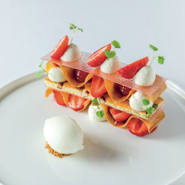 Restaurant Asperule Dijon dessert fraise biscuit amandes pistaches sorbet calpis