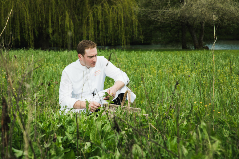 Benjamin Linard dans le potager du Château de Sainte Sabine
