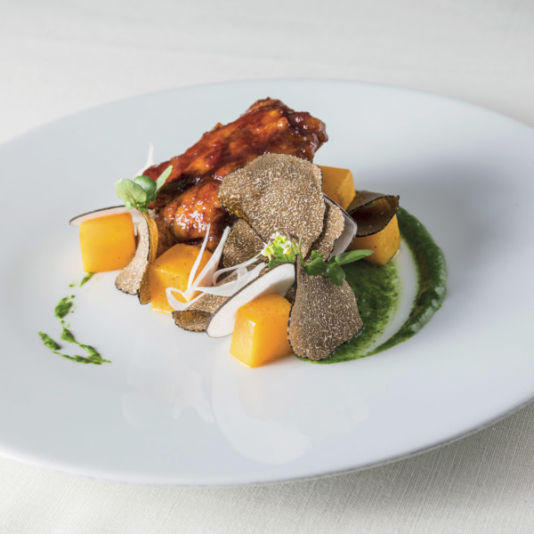 Noix de ris de veau glacée au cynorhodon, butternut et truffe de bourgogne