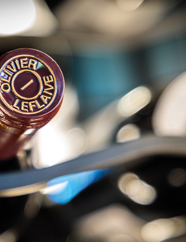 Olivier Leflaive Hotel**** et Restaurants, ce sont 17 hectares de vignes en propriété, cousus main, produits de manière raisonnée, en bio ou biodynamie, au service des grands vins de Bourgogne et du champagne.