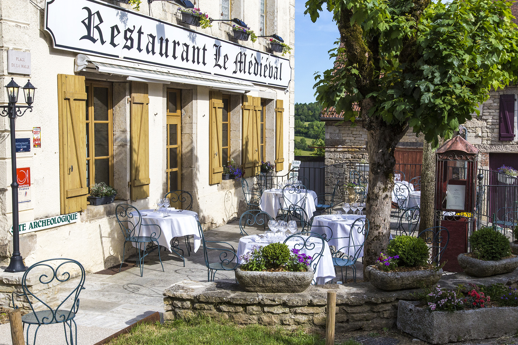 Le Médiéval vins et gastronomie au porte du Morvan