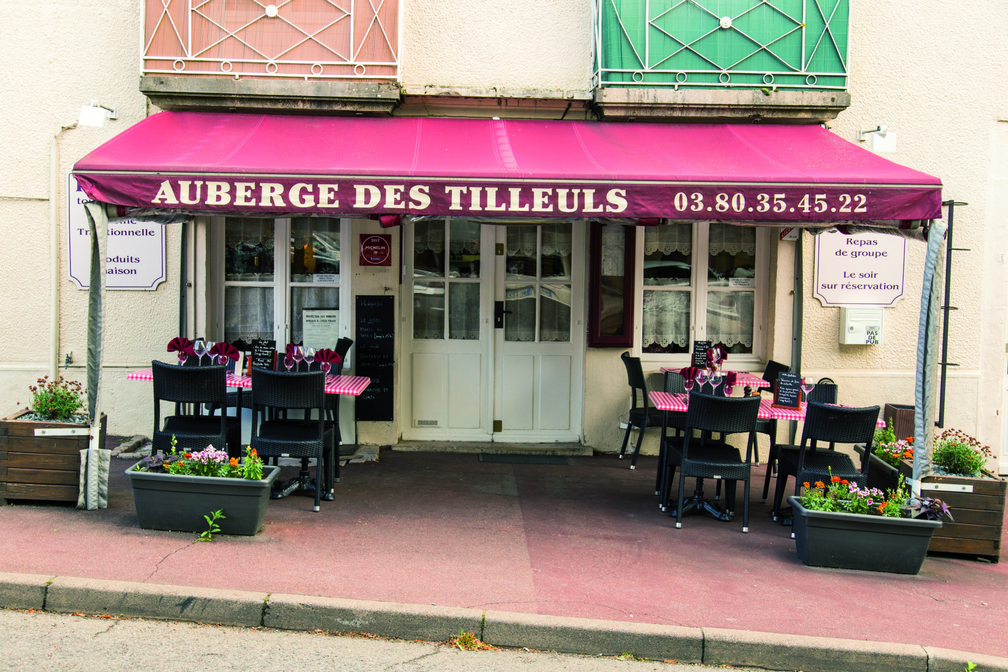 L’Auberge des Tilleuls un endroit chaleureux et typique avec ses nappes vichy