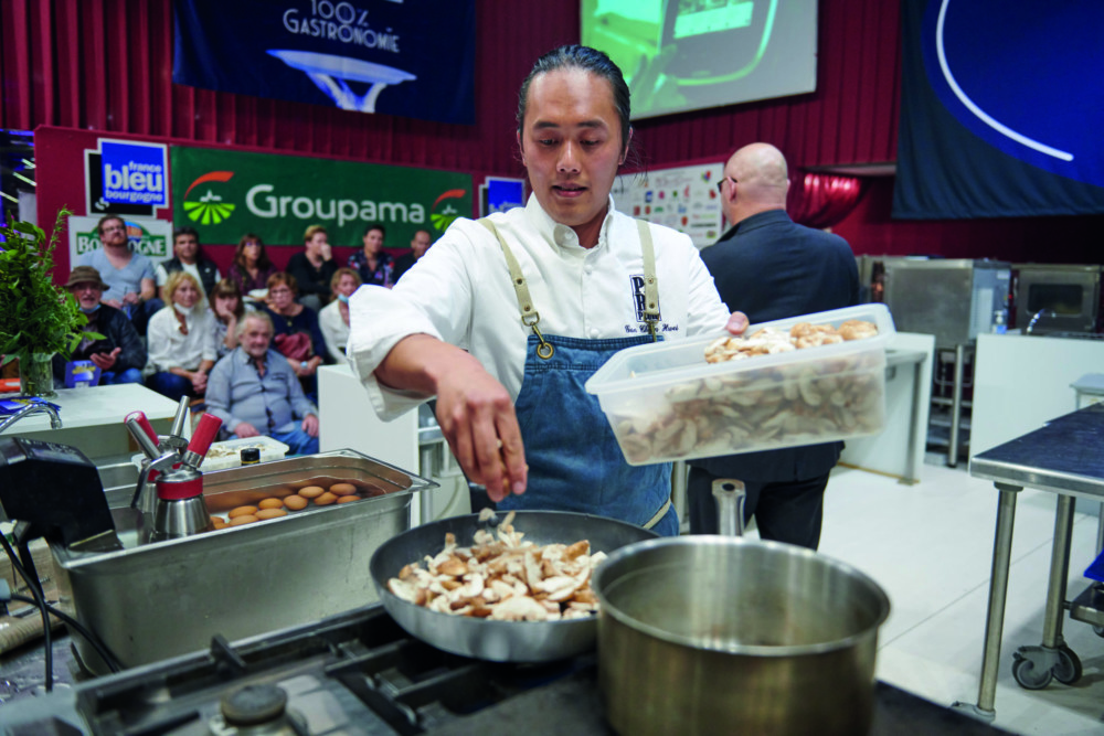 Le chef Chern Hwei Gan, sur la Scène des Jeunes Chefs.