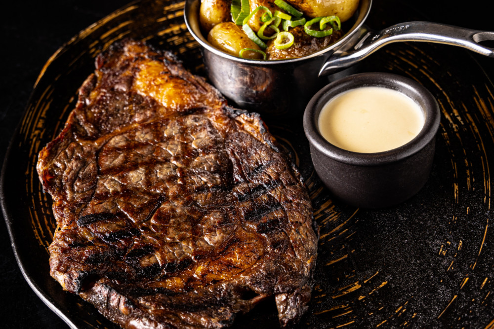 Restaurant Grill & Cow
