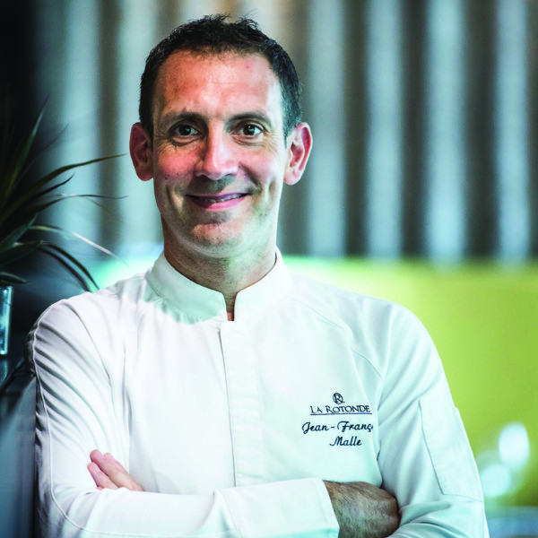 Chef Jean-François Malle du restaurant 1 étoile Michelin La Rotonde de l'hôtel Spa 5 étoile du Pavillon à Charbonnière-les-bains près de Lyon.