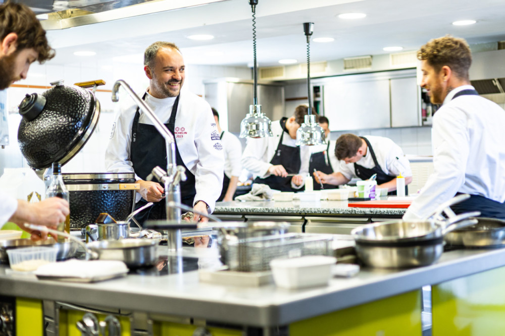Le chef Cédric Burtin dans les cuisines du restaurant l'Amaryllis**