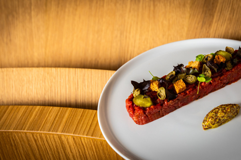 Tartare de boeuf de Charolais au couteau, moutarde de Dijon