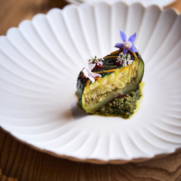 Restaurant L'Atelier des Augustins. Recette de Courgette farcie de courgette, bourrache et olive