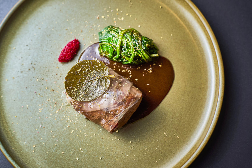Bœuf dans une pièce noble