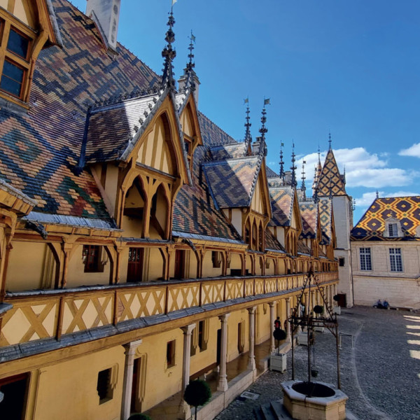 Beaune Hôtel-Dieu Cour d'honneur