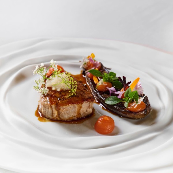 Veau, Thon rouge de Méditerranée, Aubergine et fleur de câpres
