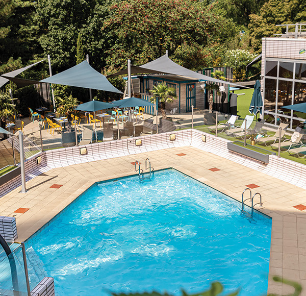 Piscine et Terrasse