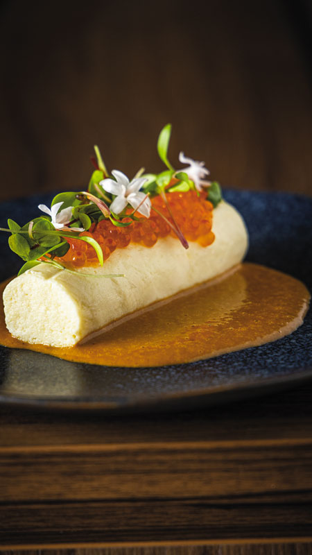 Mousseline de joue de sandre,  bisque de homard et œufs de truite