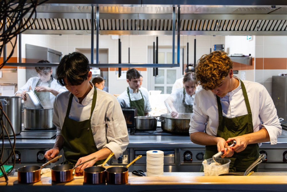 Dans les cuisines du restaurant Bulles d'Osier