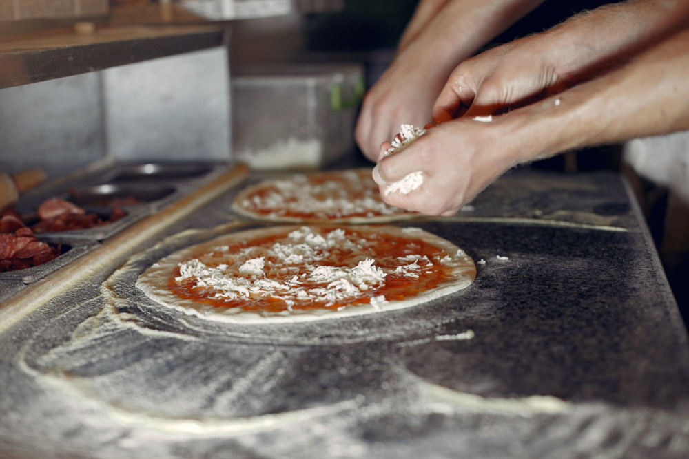 Confection d'une pizza
