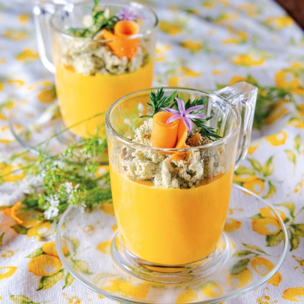 Cappuccino de carotte & chantilly de fanes