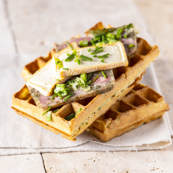 Gaufres, moutarde à l’ancienne, jambon persillé et fromage