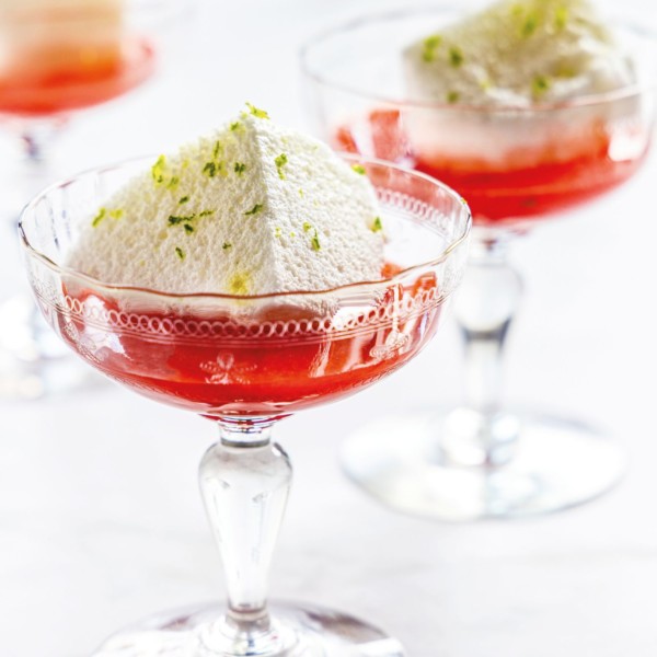 Îles flottantes à l'anis et à la fraise